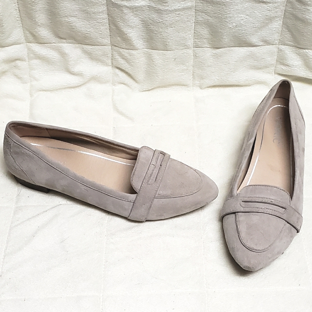VIONIC SUEDE SAVANAH FLATS SZ 7